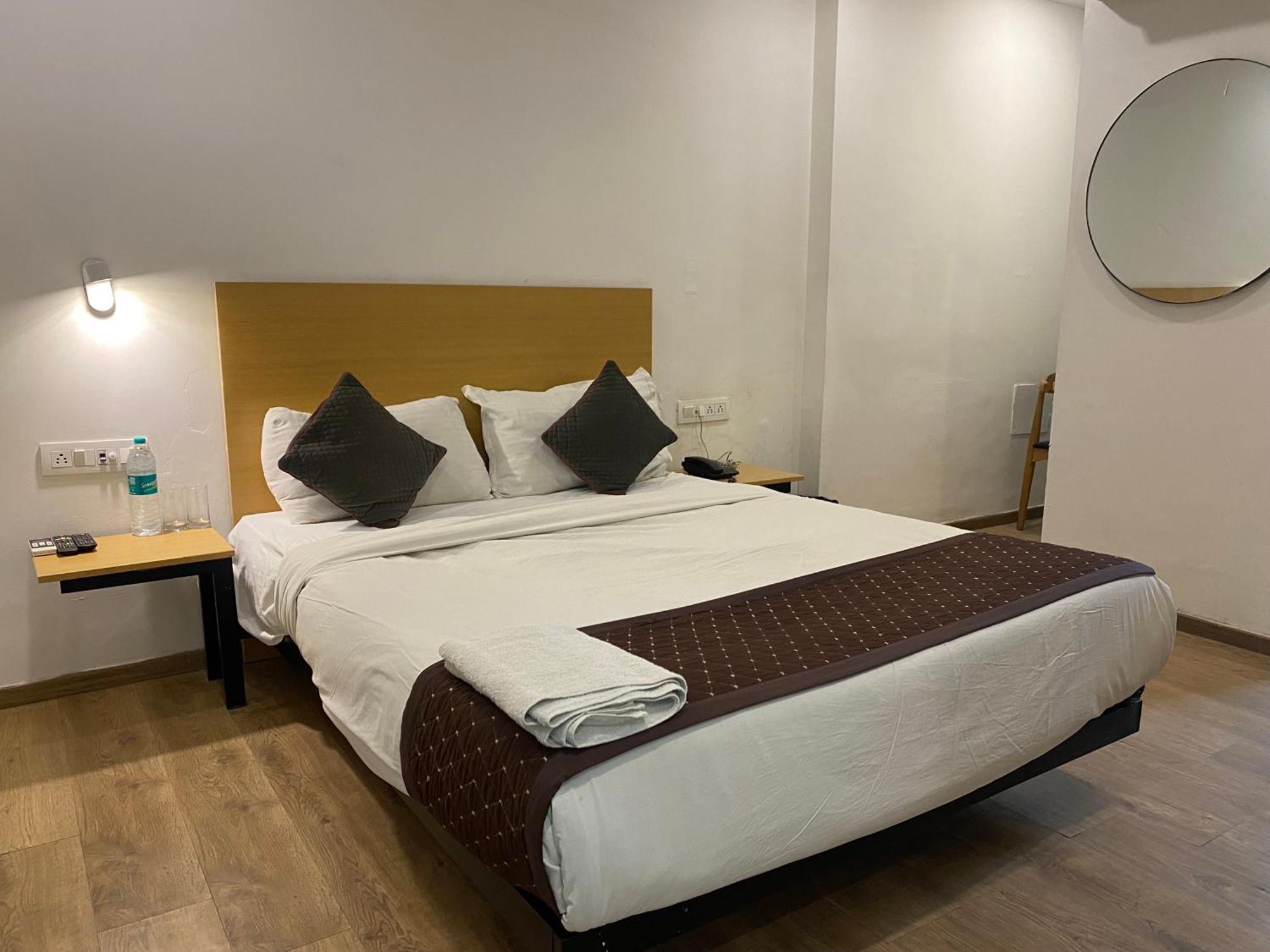 Qotel Hotel Ip Residency East Delhi Preet Vihar Nowe Delhi Zewnętrze zdjęcie